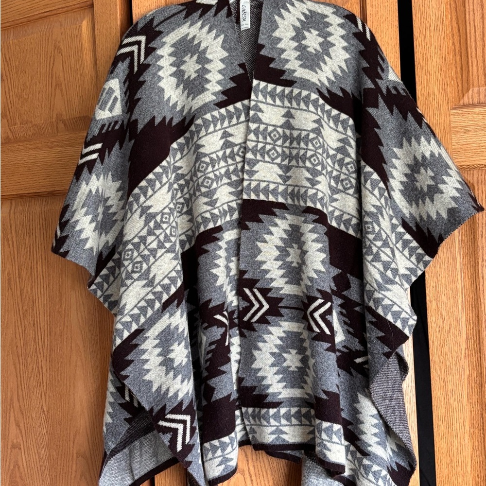 Geometric Patterned Poncho - Black and Gray